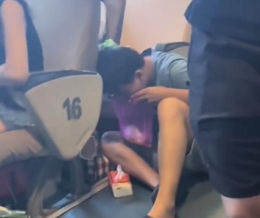 游客乘船遇西南浪 船艙暈倒一大片 情況十分危險