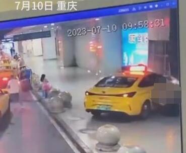 重慶一出租車沖上人行道撞翻多人 具體事件經(jīng)過是什么?