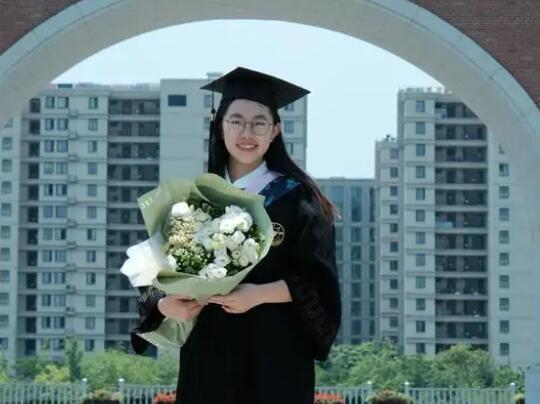 涼山女孩何思怡個人資料