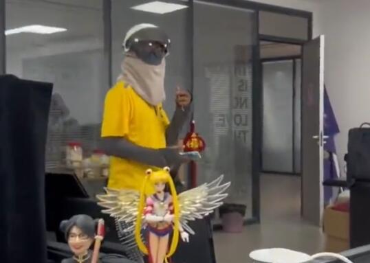 女子讓外賣員摘面罩不摘就差評(píng) 原因太出乎意料了