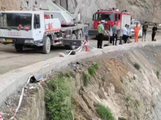 車輛墜江致5死 家屬質(zhì)疑路段無護欄 事故原因?qū)嵲谧屓艘馔?></EM><SPAN>車輛墜江致5死 家屬質(zhì)疑路段無護欄 事故原因?qū)嵲谧屓艘馔?/SPAN></A></LI>
        <LI><A href=