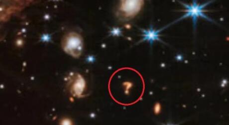 韋伯望遠(yuǎn)鏡拍到了一個問號 到底是什么情況?