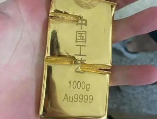 男子把買(mǎi)房送的1000克黃金賣(mài)了45萬(wàn) 到底是什么情況?