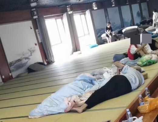 保定一洗浴中心接納200人免費住 真相實在是讓人感動