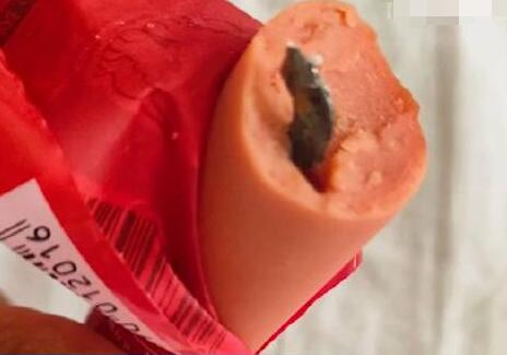 3歲女童在火腿腸中吃出鐵片 照片曝光實在是太嚇人了 