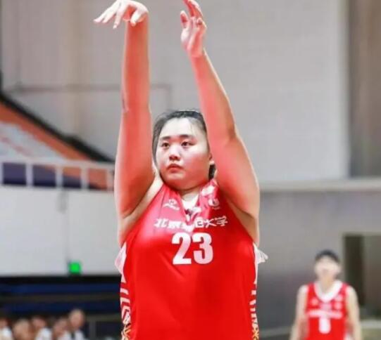 劉禹彤女籃奧尼爾實在是可愛