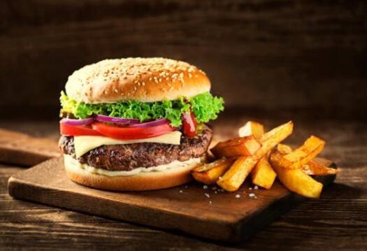 女子吃2口漢堡趕高鐵過(guò)敏險(xiǎn)休克 原因竟是這樣實(shí)在是太意外了