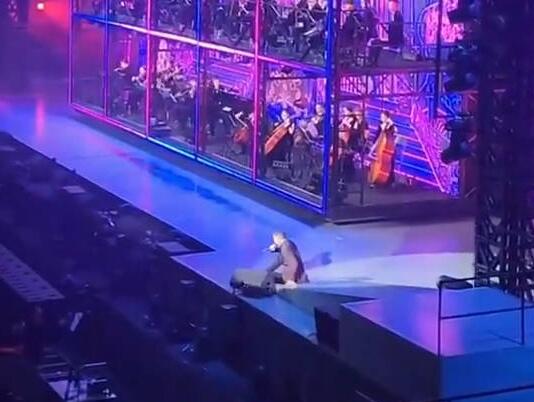 張學(xué)友演唱會(huì)上突然頭暈跌倒 原因竟是這樣實(shí)在是太意外了