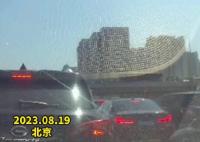 乘客等紅燈時(shí)情緒崩潰大聲尖叫 真相曝光簡(jiǎn)直太驚人了