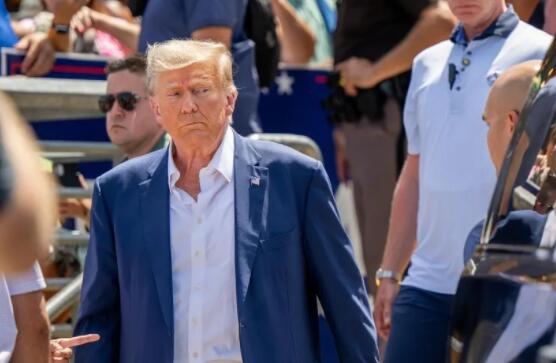 特朗普收押細節(jié):草莓色頭發(fā)藍眼睛 真相曝光簡直太驚人了