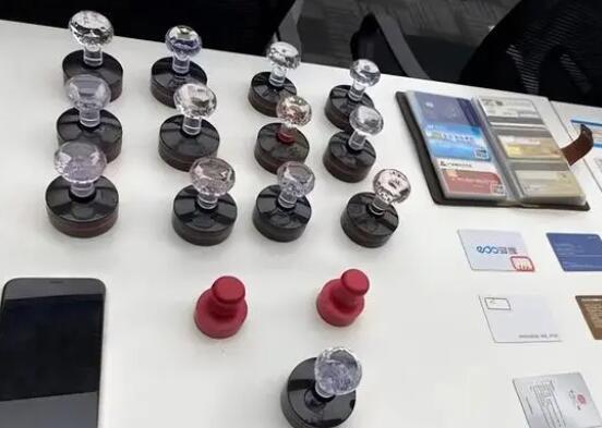 女子同時(shí)供職16家公司 落網(wǎng)時(shí)正面試 原因竟是這樣實(shí)在是太意外了