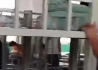 學(xué)?；貞?yīng)宿舍床鋪緊挨無(wú)縫隙 真相曝光簡(jiǎn)直太驚人了