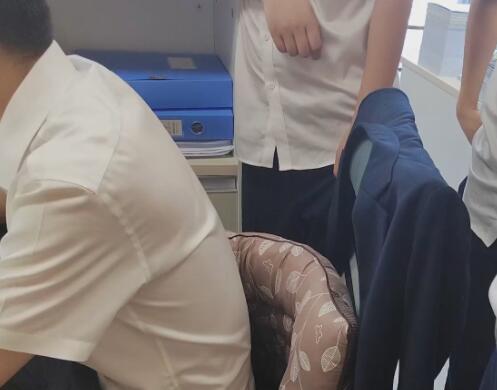 公司對(duì)賬差1分出動(dòng)5名會(huì)計(jì)幫核對(duì) 因?yàn)橘~目不平無(wú)法結(jié)賬