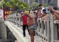 官方稱天津大爺跳水水域禁止游泳 真相曝光簡(jiǎn)直太驚人了