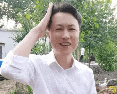 一個(gè)真秀才倒下去 十個(gè)假靳東站起來 出現(xiàn)新頂流了?