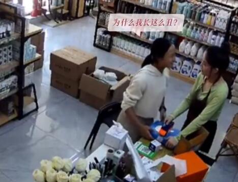 女孩因外貌質(zhì)疑自己媽媽擁吻回應(yīng) 女孩質(zhì)疑自己非親生