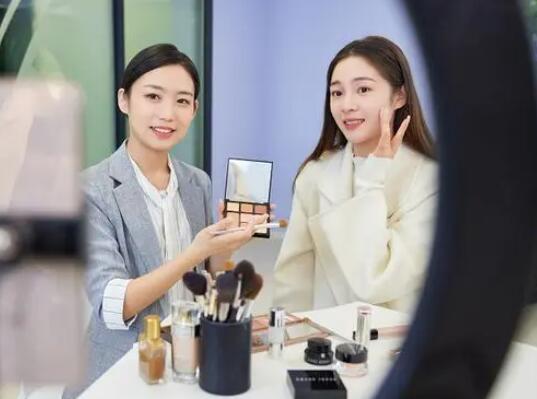 花西子曾揚言要打破價格天花板 質(zhì)疑國貨為什么只能賣便宜價格?