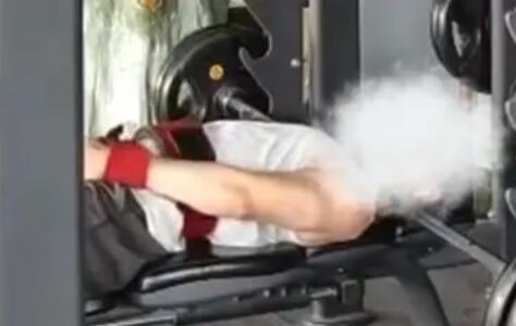 武漢男子健身時意外身亡 專家提醒 哪些器械難度系數(shù)較高