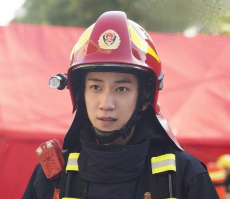 他從火光中走來樓明冶人物角色介紹