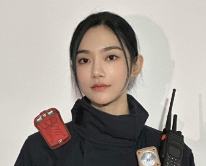 他從火光中走來(lái)嚴(yán)黛扮演者是誰(shuí)?