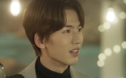 他從火光中走來(lái)林啟喜歡南初嗎?