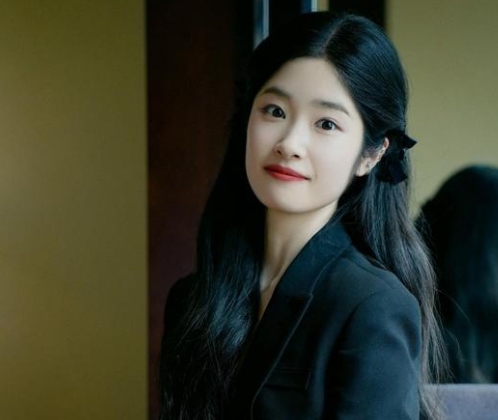 堅如磐石孫藝洲老婆誰演的 孫藝洲機場親的是誰?