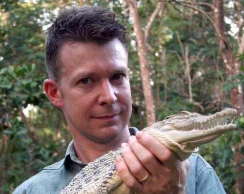 英國鱷魚專家性侵?jǐn)?shù)十只小狗 當(dāng)庭承認(rèn)60項(xiàng)虐待動(dòng)物及兒童指控