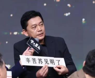 堅如磐石何政軍演的誰?