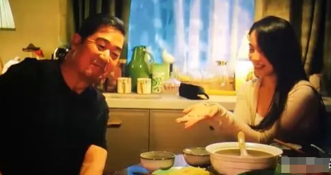 堅如磐石鄭剛為什么要保護那個女孩