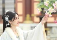 卿卿三思女主角是誰扮演的?