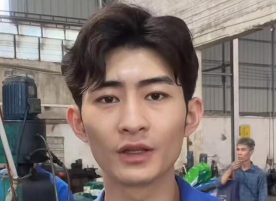 佛山電翰:任何工作都值得尊重 整齊劃一的動(dòng)作受到網(wǎng)友的追捧