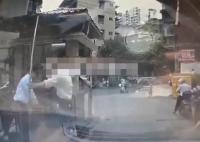 女子和小女孩遭男子掌摑腳踹 真相揭露實(shí)在是讓人氣憤