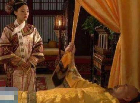 甄嬛傳皇上死前為什么扯帶子?