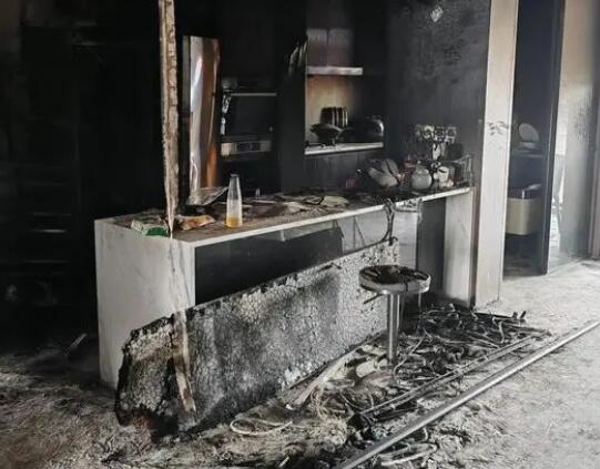 5萬(wàn)元冰箱起火準(zhǔn)新娘命喪婚房 法醫(yī)尸檢吸入濃煙窒息