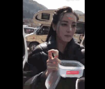 迪麗熱巴酸奶疙瘩硬的還是軟的?