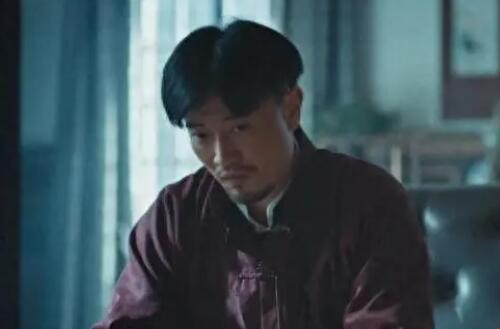 梅花紅桃羅冠群身份是什么?