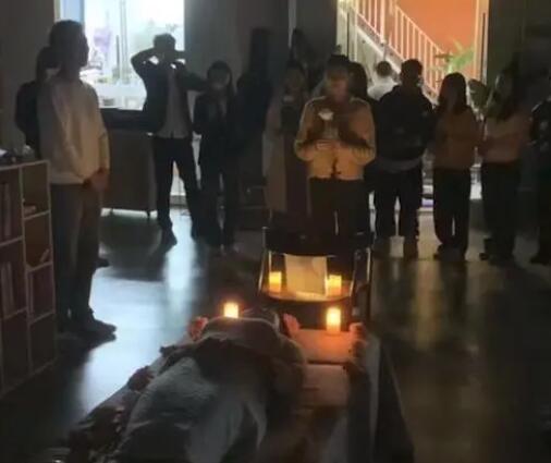 25歲女孩為自己辦葬禮請朋友吃席 背后真相實(shí)在是讓人意外