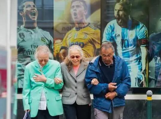 年輕人“蹭老式”消費(fèi):性?xún)r(jià)比高 社區(qū)食堂就餐體驗(yàn)非常棒