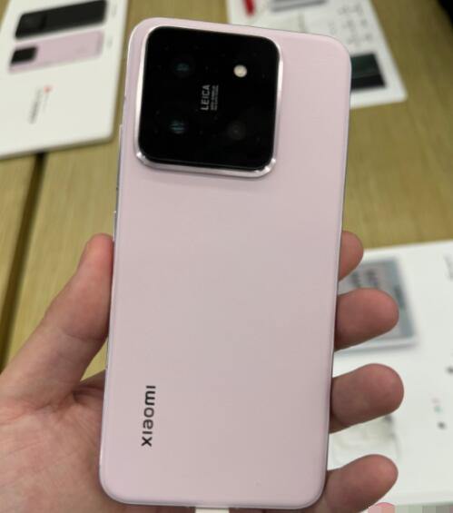 小屏旗艦?zāi)目钪档觅I 小屏旗艦手機(jī)好用嗎?