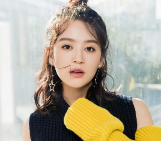 曾一萱?zhèn)€人資料簡(jiǎn)介照片及身高年齡