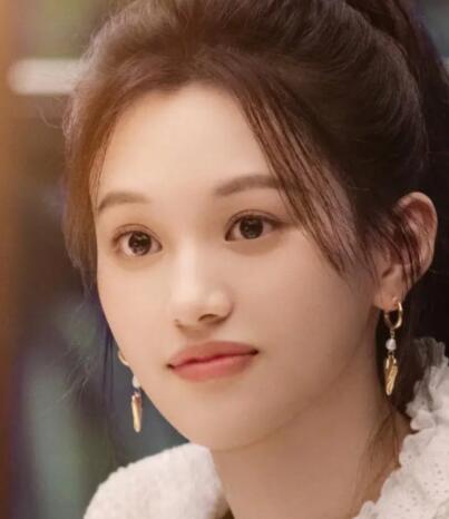 以愛(ài)為營(yíng)秦時(shí)月和秦樂(lè)之什么關(guān)系