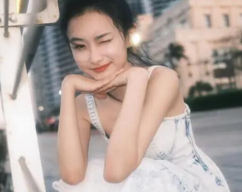 藍(lán)亦菲的簡(jiǎn)歷介紹 要久久愛藍(lán)亦菲是誰