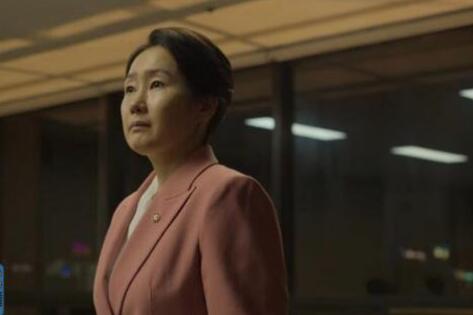 僵尸校園班長媽媽是議員嗎