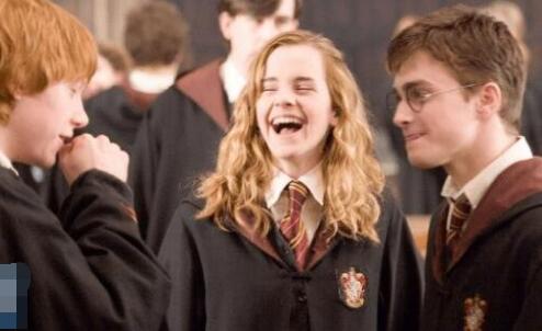 哈利波特被詛咒的孩子是羅琳寫(xiě)的嗎