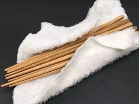 筷子應(yīng)該如何清洗 洗筷子來回搓反而殘留細菌
