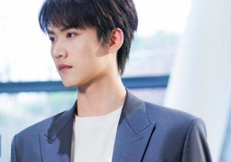 以愛(ài)為營(yíng)易揚(yáng)和鄭書意什么關(guān)系 易揚(yáng)身份是什么