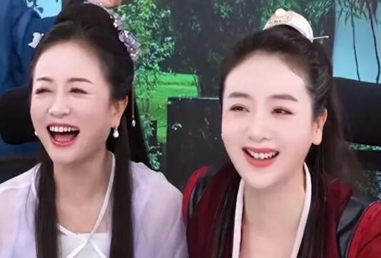 涓子和小李琳長(zhǎng)得好像啊 