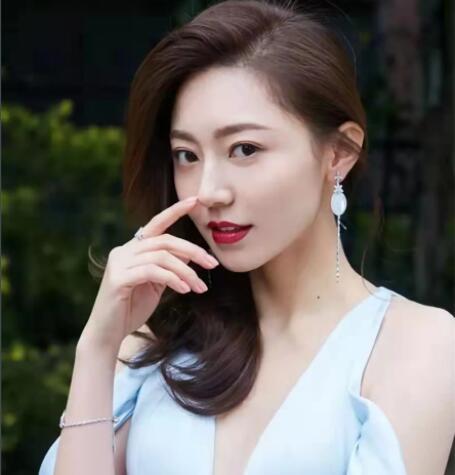 黃夢瑩個(gè)人資料簡介照片及身高