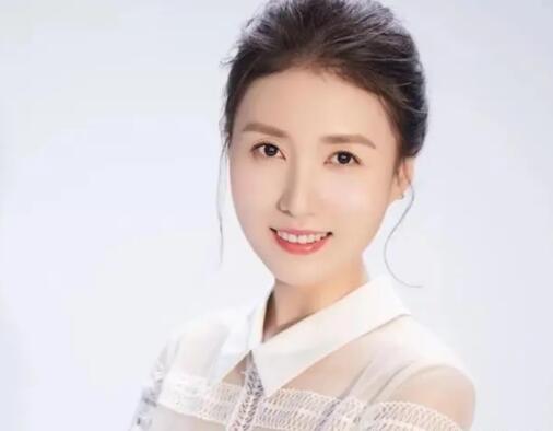 白雪岑為什么改名白杺瓚