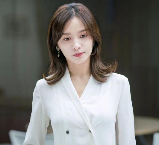 你比星光美麗曾荻人物簡介 曾荻是怎樣的人